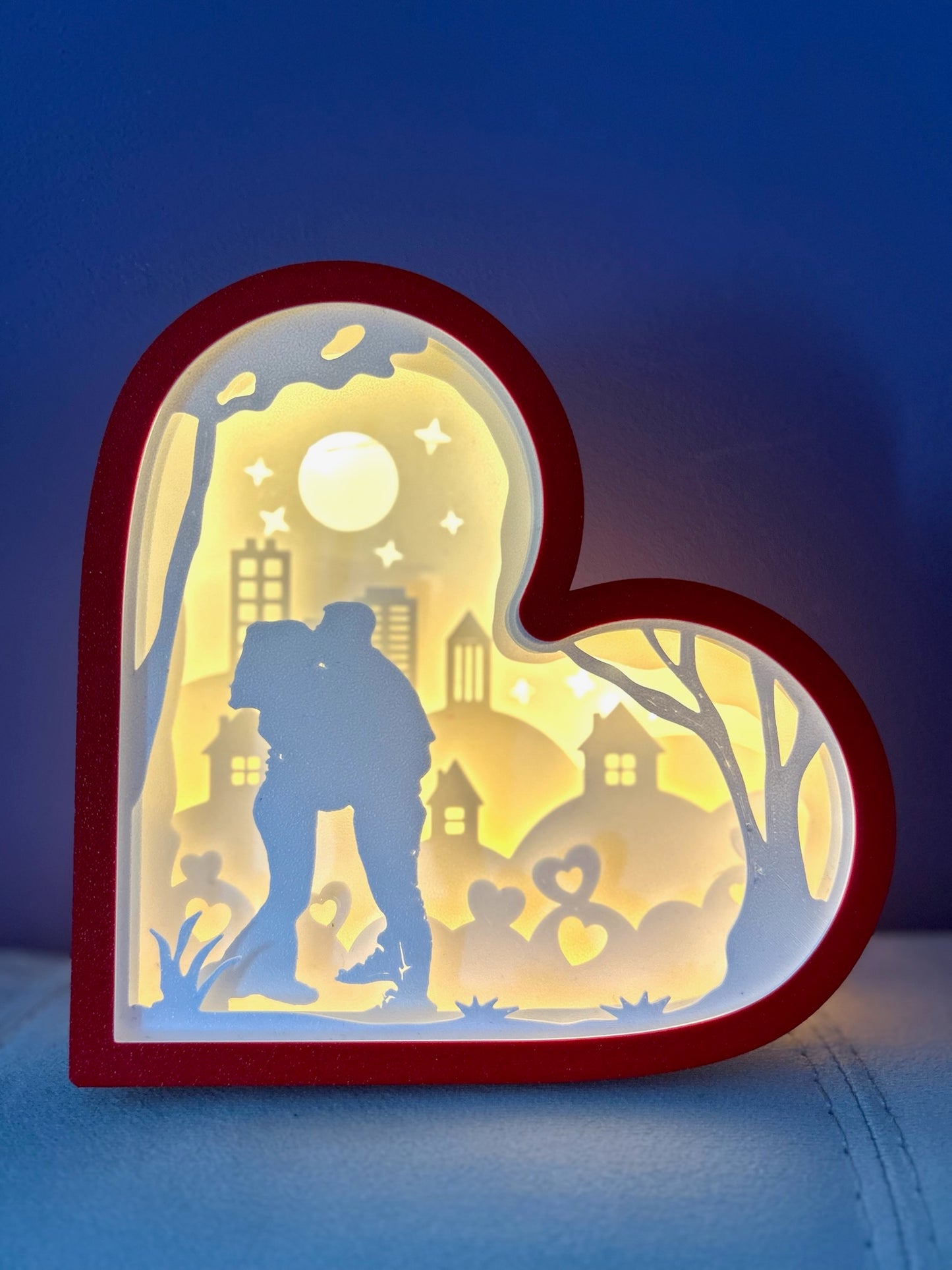 Персонализирана 3D Lightbox Лампа „Символ на Любовта“ - Вашата любима снимка, превърната в изкуство