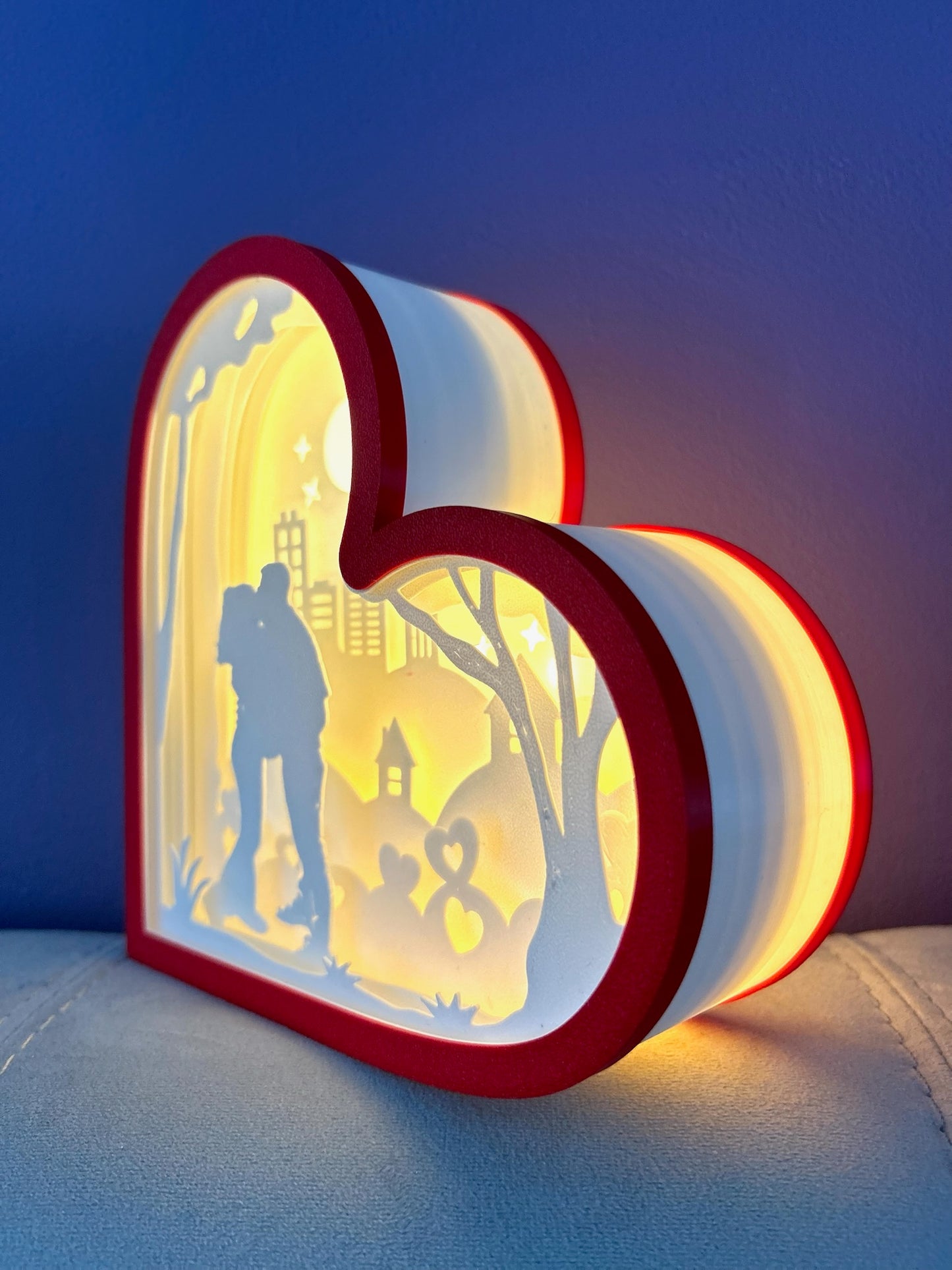Персонализирана 3D Lightbox Лампа „Символ на Любовта“ - Вашата любима снимка, превърната в изкуство