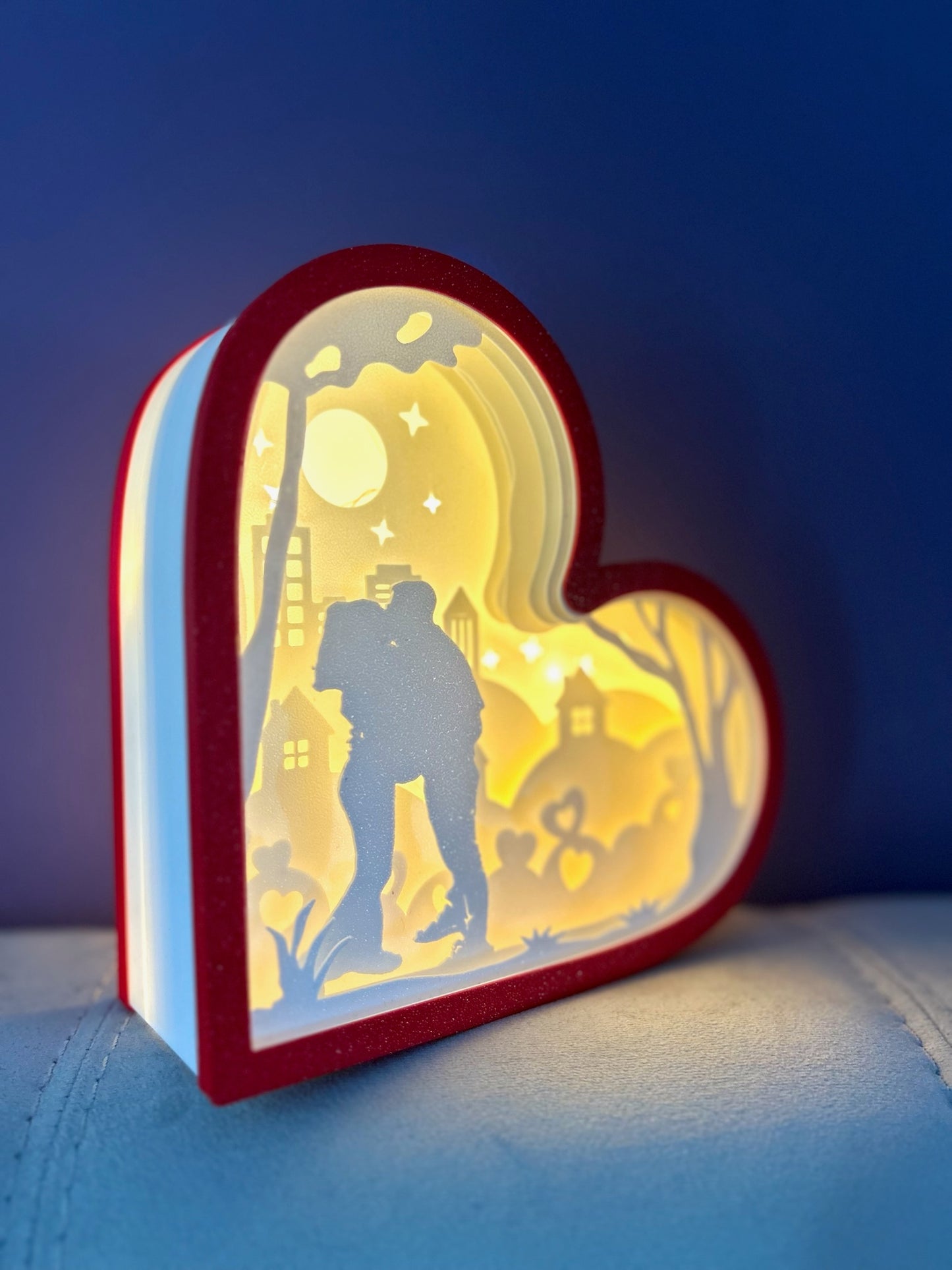 Персонализирана 3D Lightbox Лампа „Символ на Любовта“ - Вашата любима снимка, превърната в изкуство